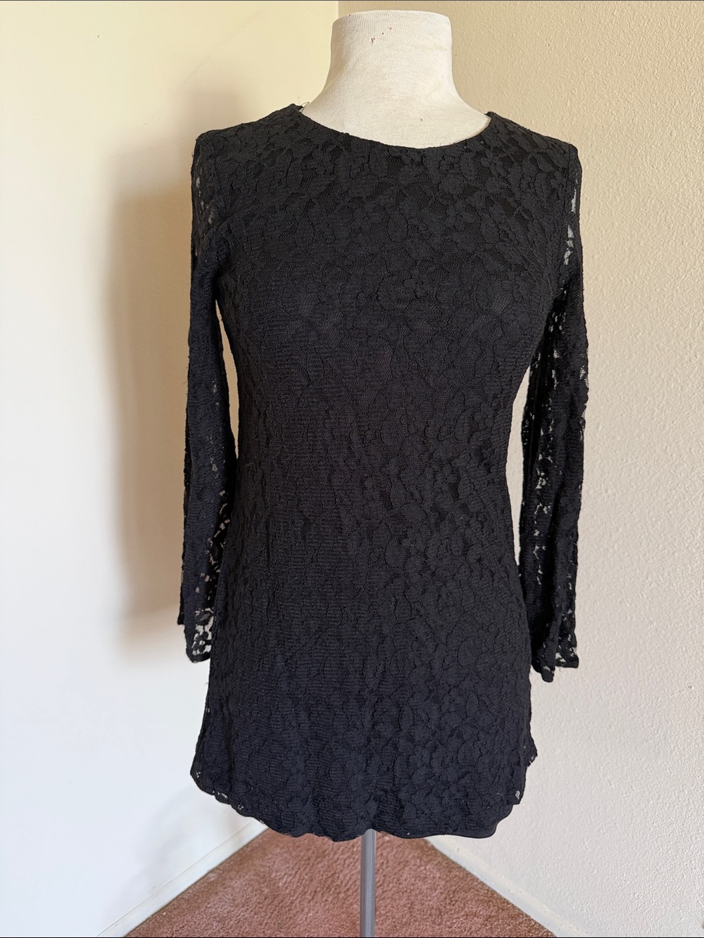 Divided Black Lace Long-Sleeve Dress